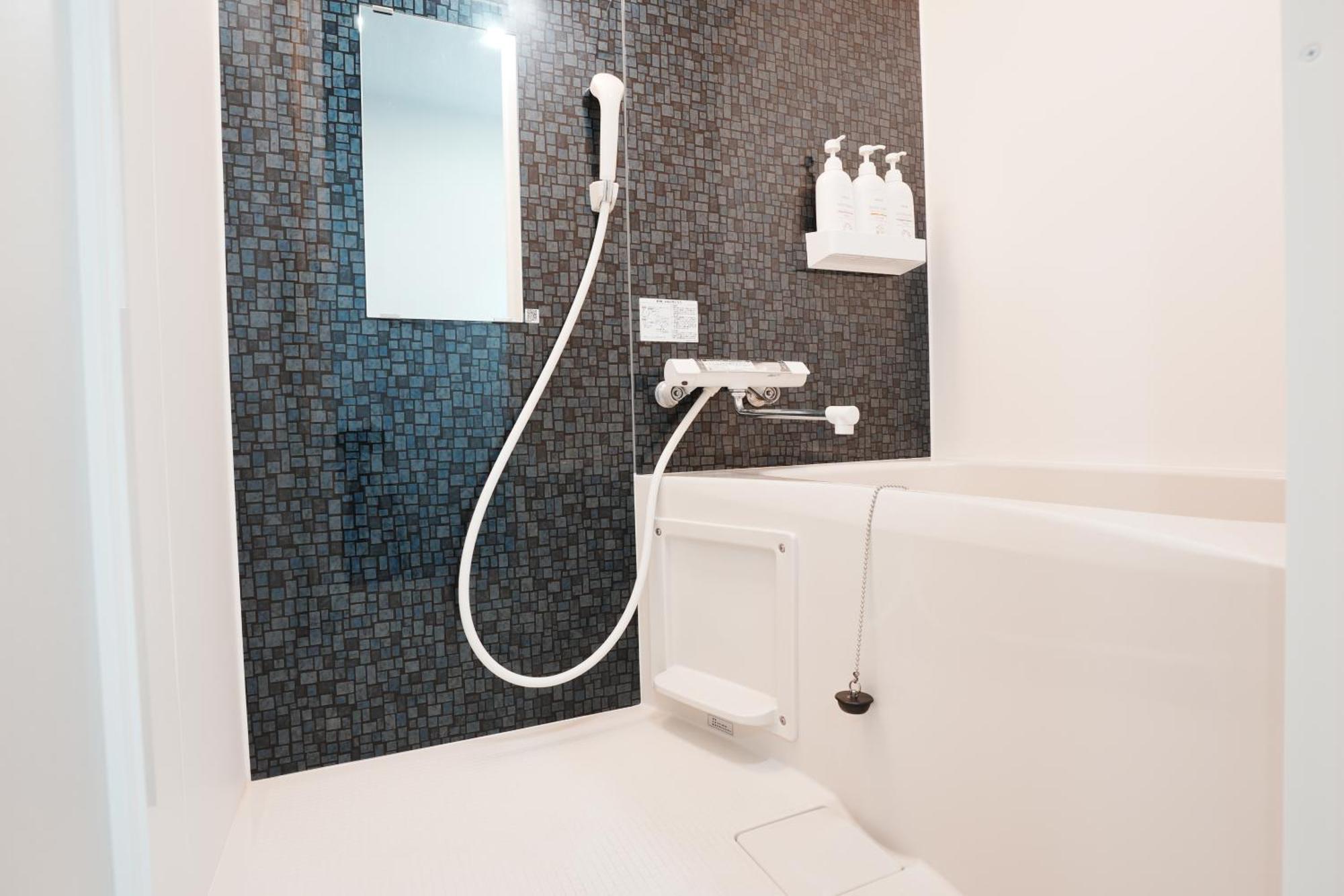 Apartment Newly Opened, 3 Min Walk To Hanazonocho Subway Station, Large Flat! 3 Min Drive To Namba! Osaka