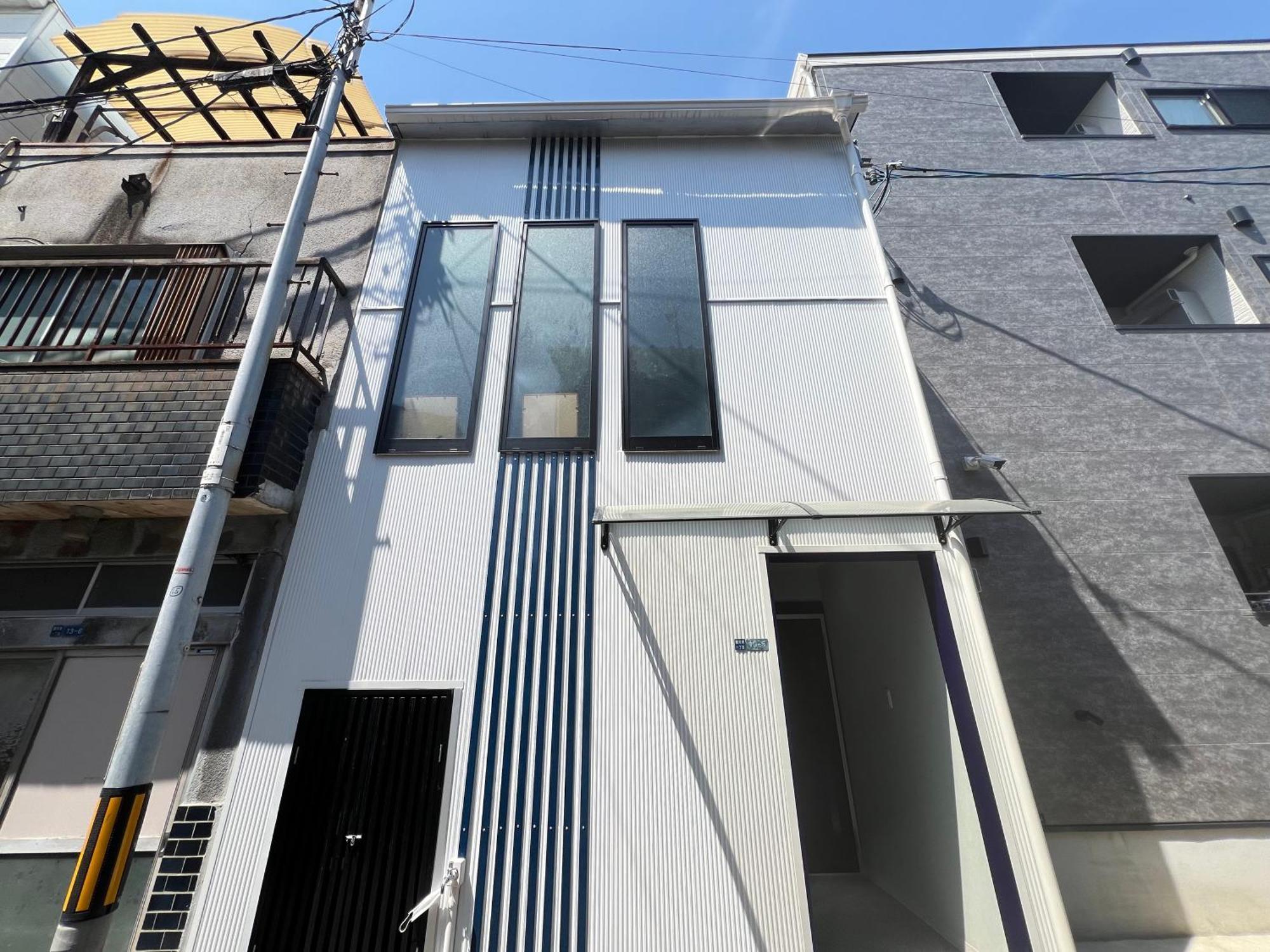 Newly Opened, 3 Min Walk To Hanazonocho Subway Station, Large Flat! 3 Min Drive To Namba! Apartment *