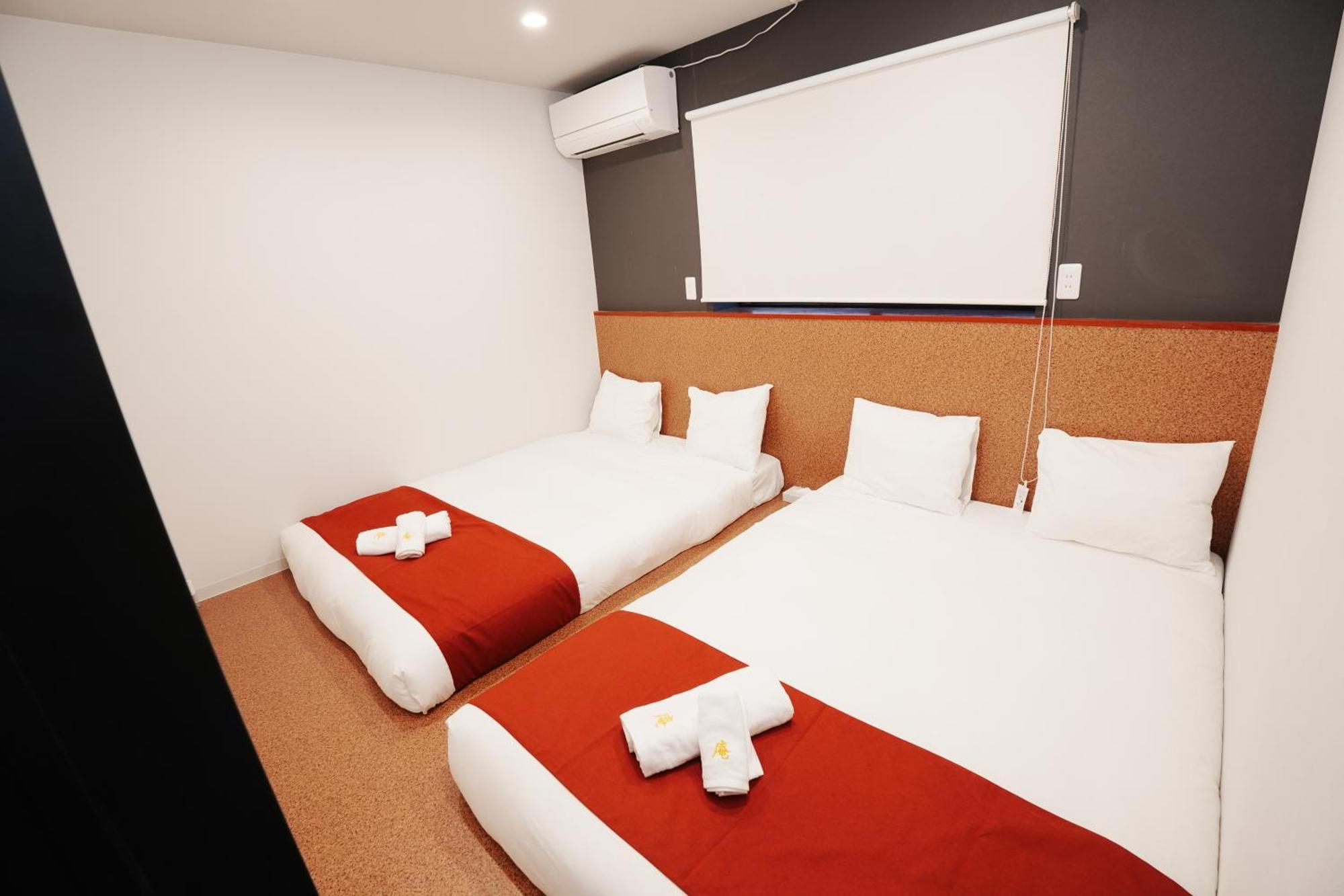 Newly Opened, 3 Min Walk To Hanazonocho Subway Station, Large Flat! 3 Min Drive To Namba! Apartment