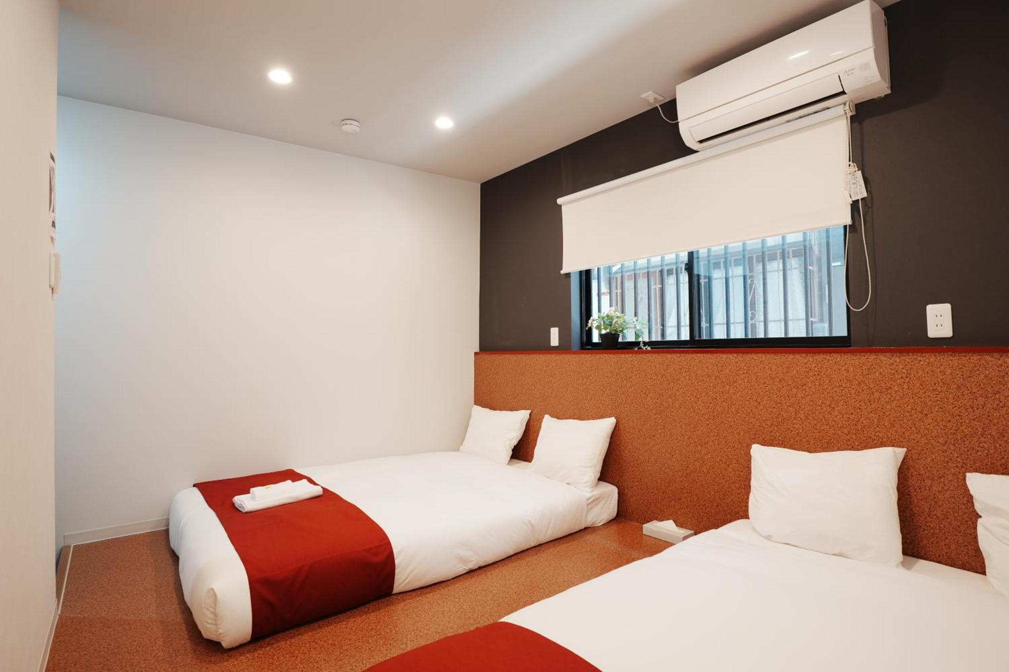 Apartment Newly Opened, 3 Min Walk To Hanazonocho Subway Station, Large Flat! 3 Min Drive To Namba!
