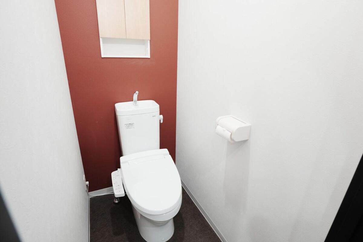 Apartment Newly Opened, 3 Min Walk To Hanazonocho Subway Station, Large Flat! 3 Min Drive To Namba!
