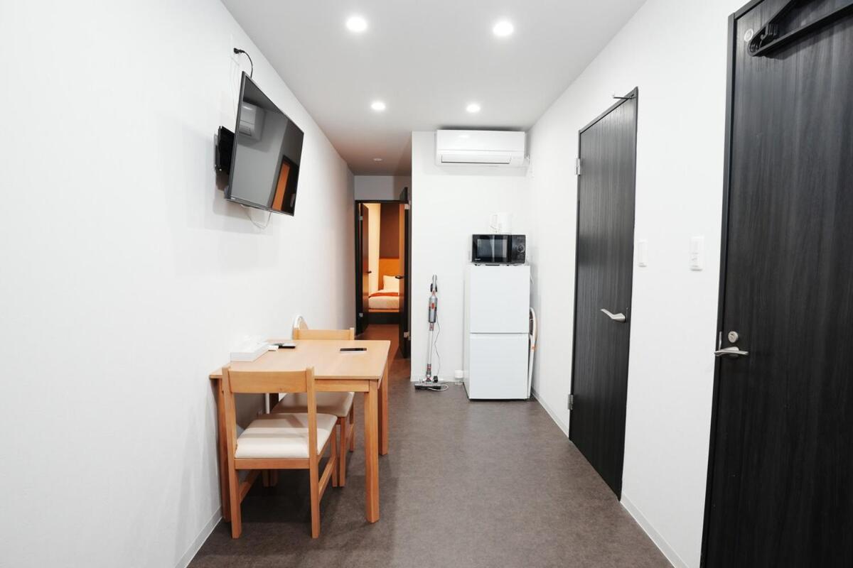 Apartment Newly Opened, 3 Min Walk To Hanazonocho Subway Station, Large Flat! 3 Min Drive To Namba! Osaka