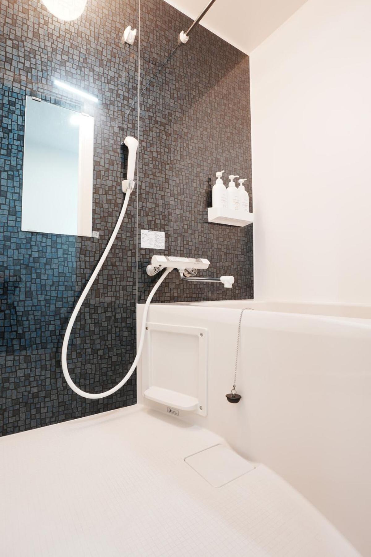 Apartment Newly Opened, 3 Min Walk To Hanazonocho Subway Station, Large Flat! 3 Min Drive To Namba!